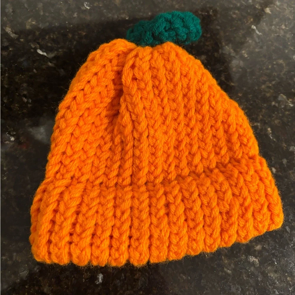 NWOT Infant Hand Knit Pumpkin Hat